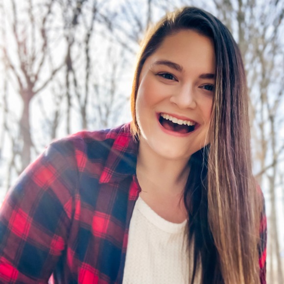 Meet your Posher, Nicole - Picture 1 of 1